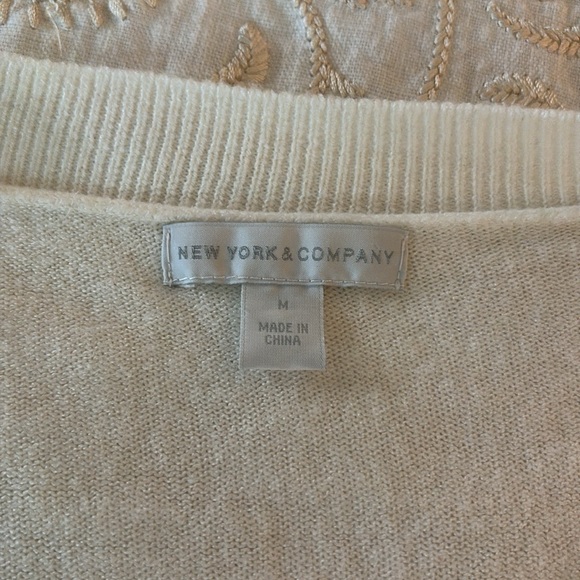 New York & Company White V-neck sweater Tunic Spring Summer Size M Medium - Picture 5 of 7